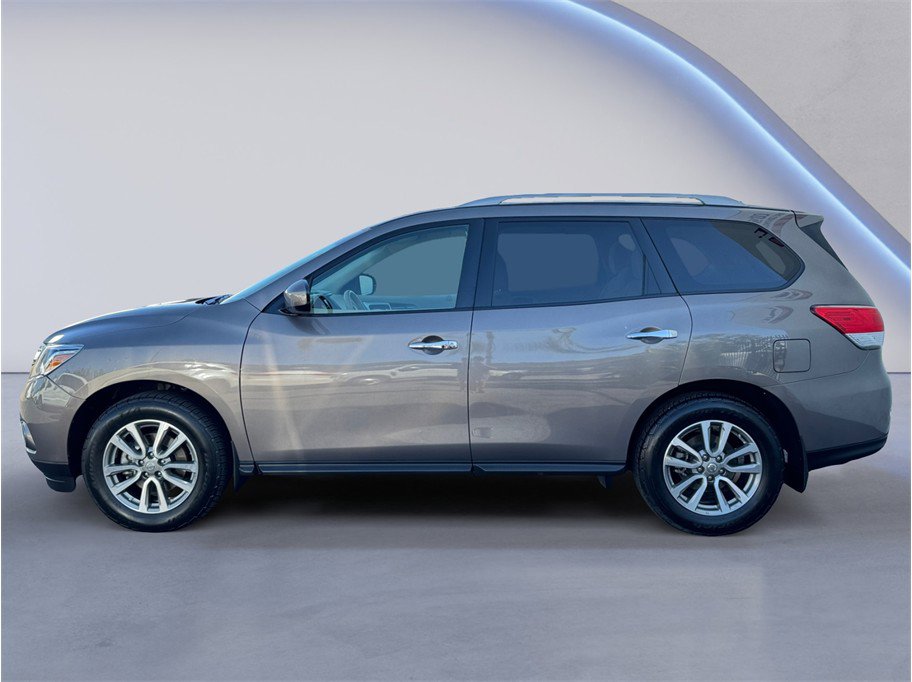 Used 2014 Nissan Pathfinder SV image 3