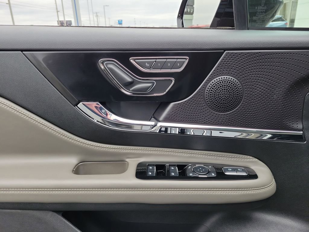 New 2026 Lincoln Corsair Premiere image 19