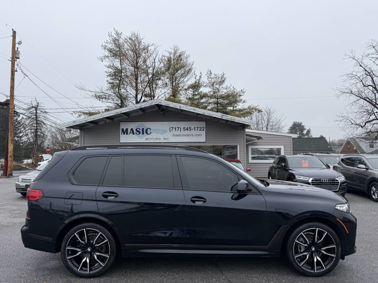 Used 2021 BMW X7 xDrive40i w/ M Sport Package image 3