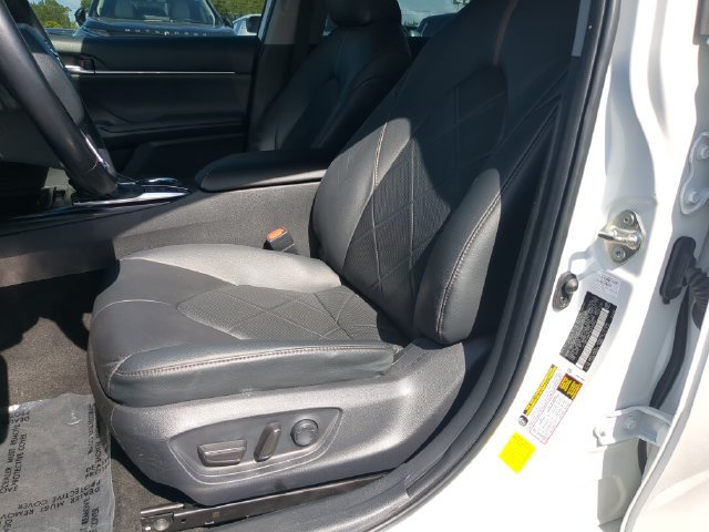 Used 2019 Toyota Camry XLE w/ Navigation Package FWD image 22