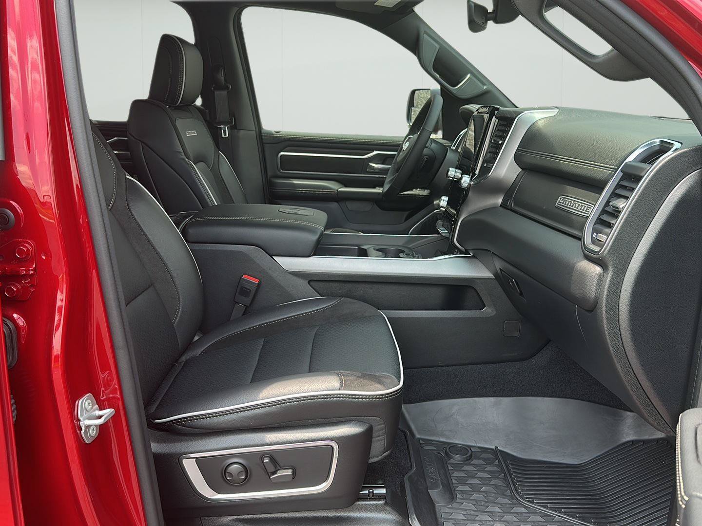 Used 2026 RAM 1500 Laramie w/ Chrome Appearance Group AWD/4WD image 19