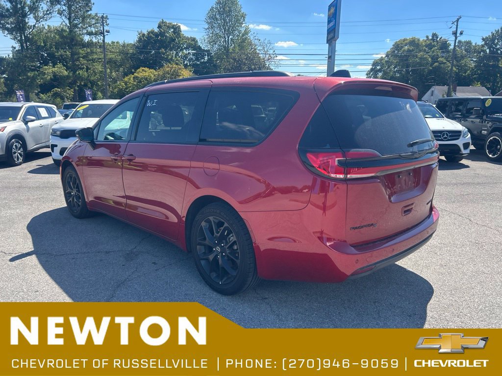 Used 2025 Chrysler Pacifica Limited FWD image 14