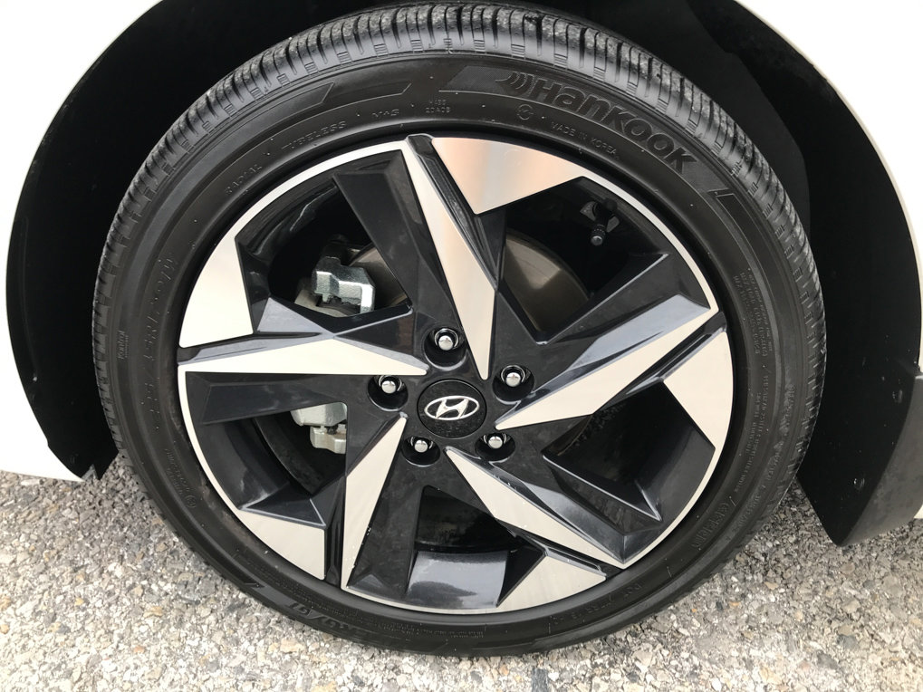 Used 2023 Hyundai Elantra Limited image 11