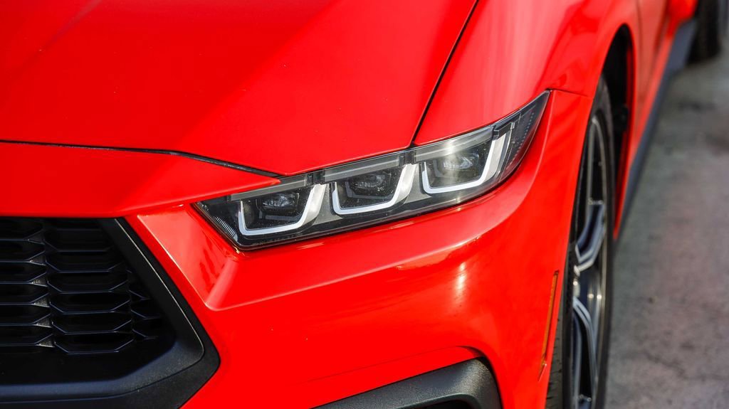 Used 2024 Ford Mustang Convertible RWD image 5