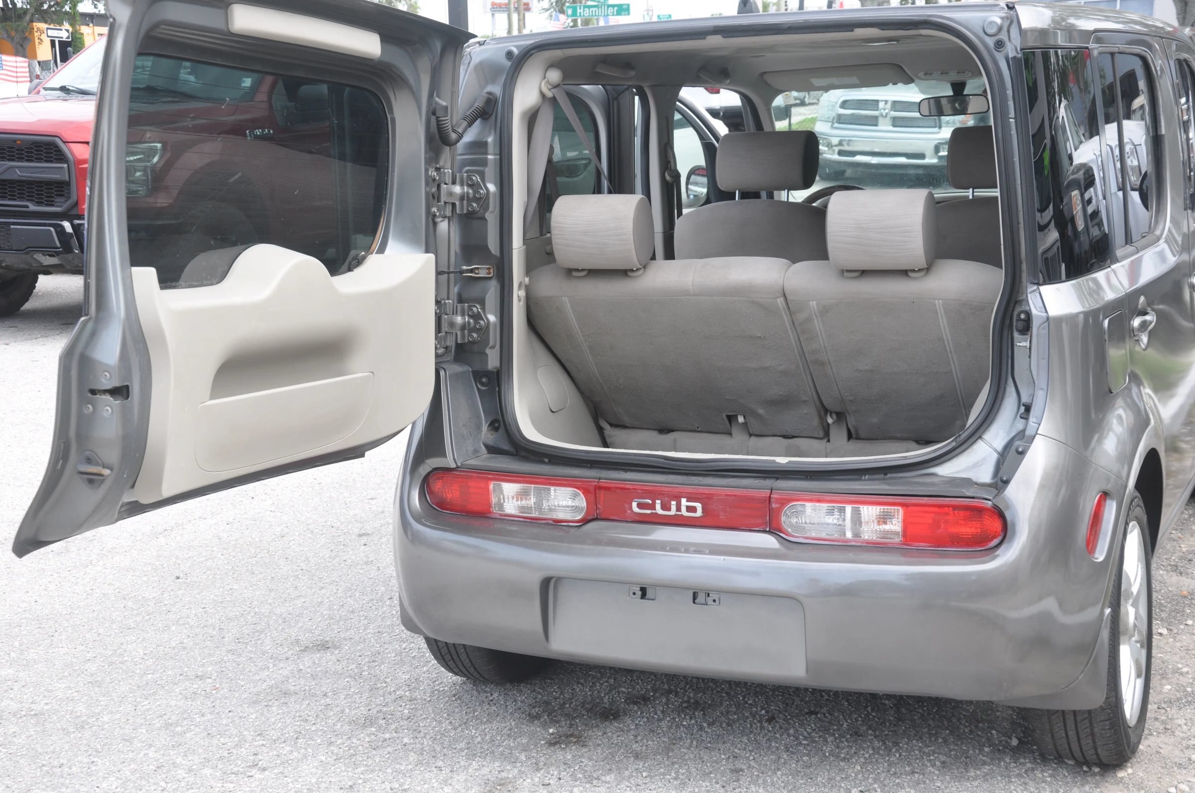 Used 2010 Nissan Cube 1.8 SL w/ Interior Designer Pkg FWD image 13