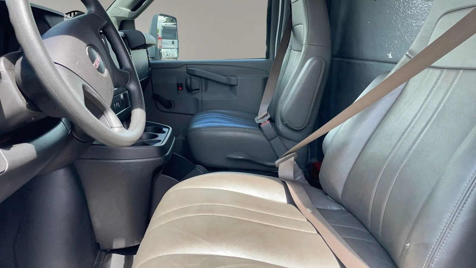 Used 2019 GMC Savana 3500 RWD image 25
