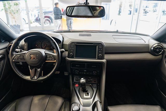 Used 2020 Nissan GT-R Premium w/ Premium Interior Package image 7
