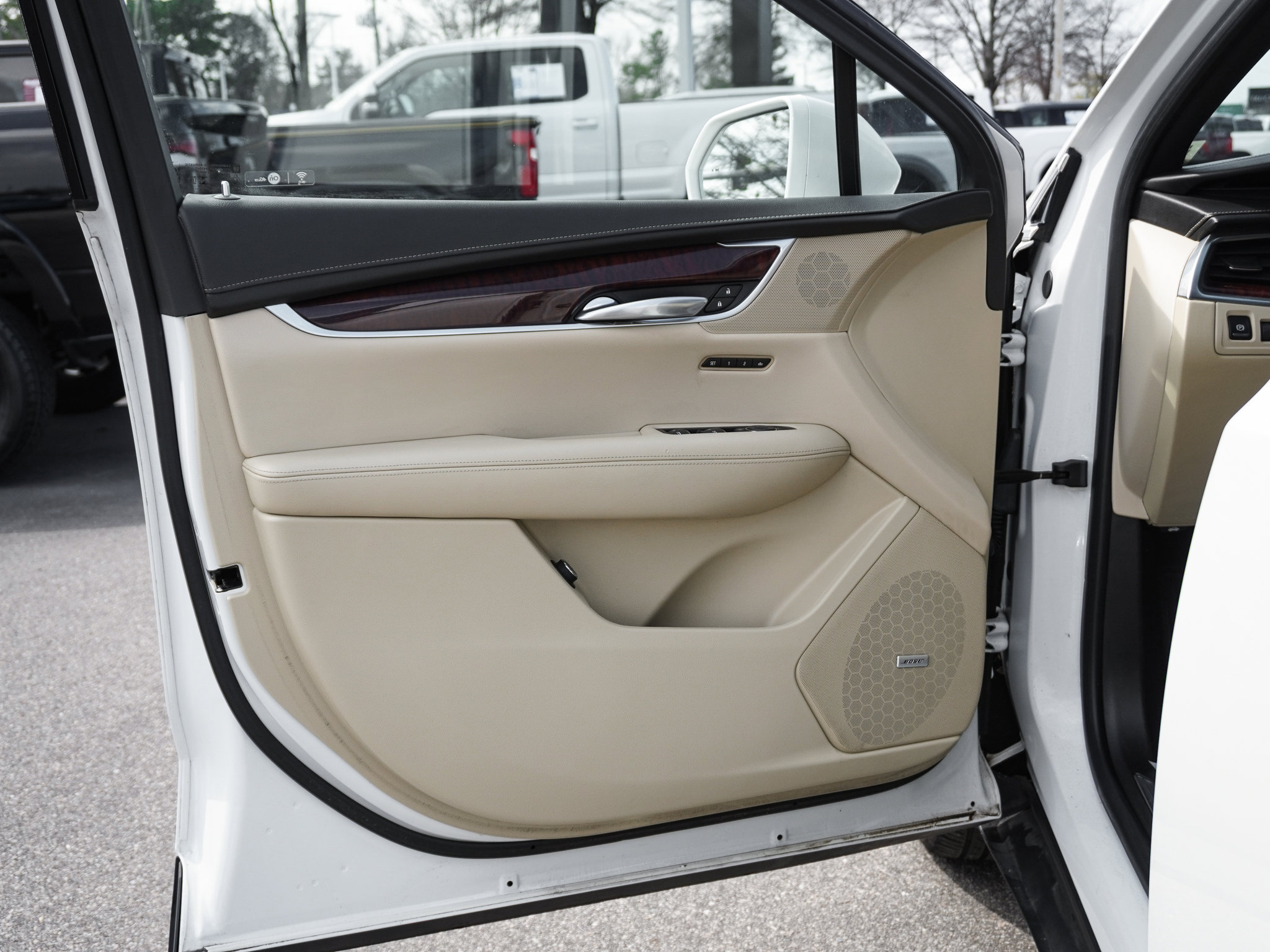 Used 2018 Cadillac XT5 Luxury w/ Driver Awareness Package image 14