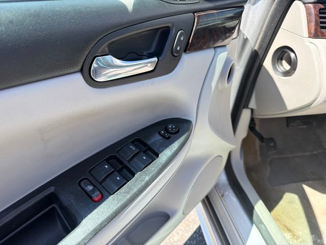 Used 2014 Chevrolet Impala LT w/ LT Sunroof Package FWD image 12