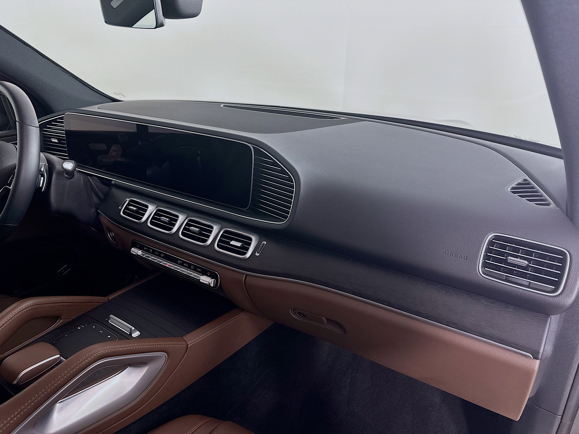 Certified 2024 Mercedes-Benz GLE 350 4MATIC w/ Winter Package image 37