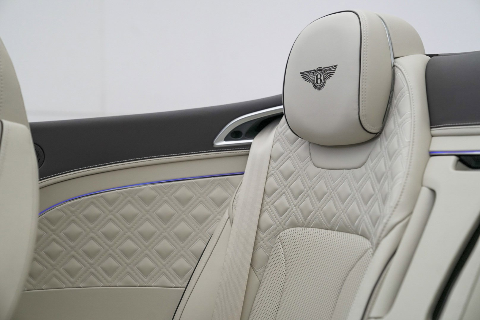 Used 2023 Bentley Continental GT Azure image 26