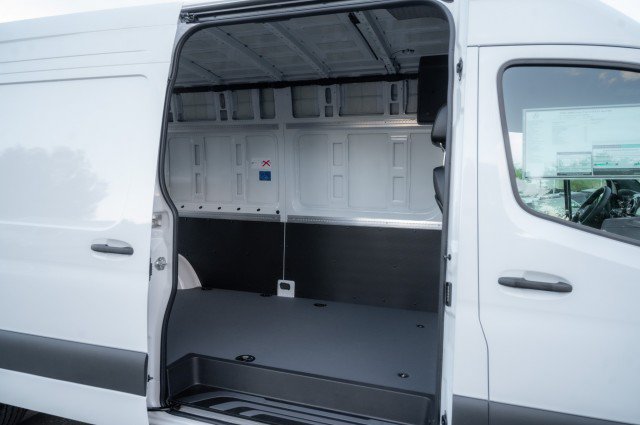 Used 2025 Mercedes-Benz Sprinter 2500 image 12