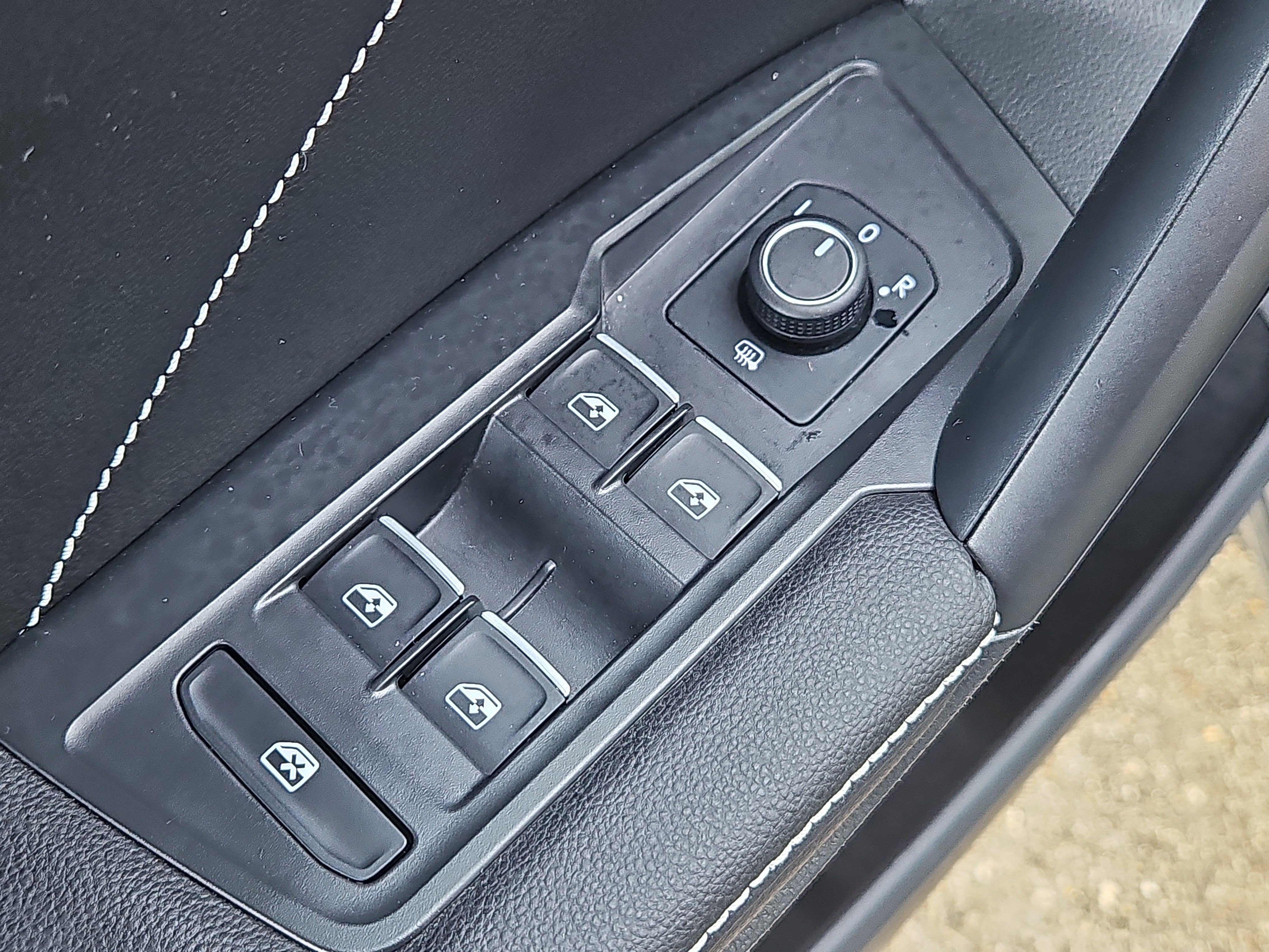 Certified 2023 Volkswagen Tiguan SE w/ Panoramic Sunroof Package image 17