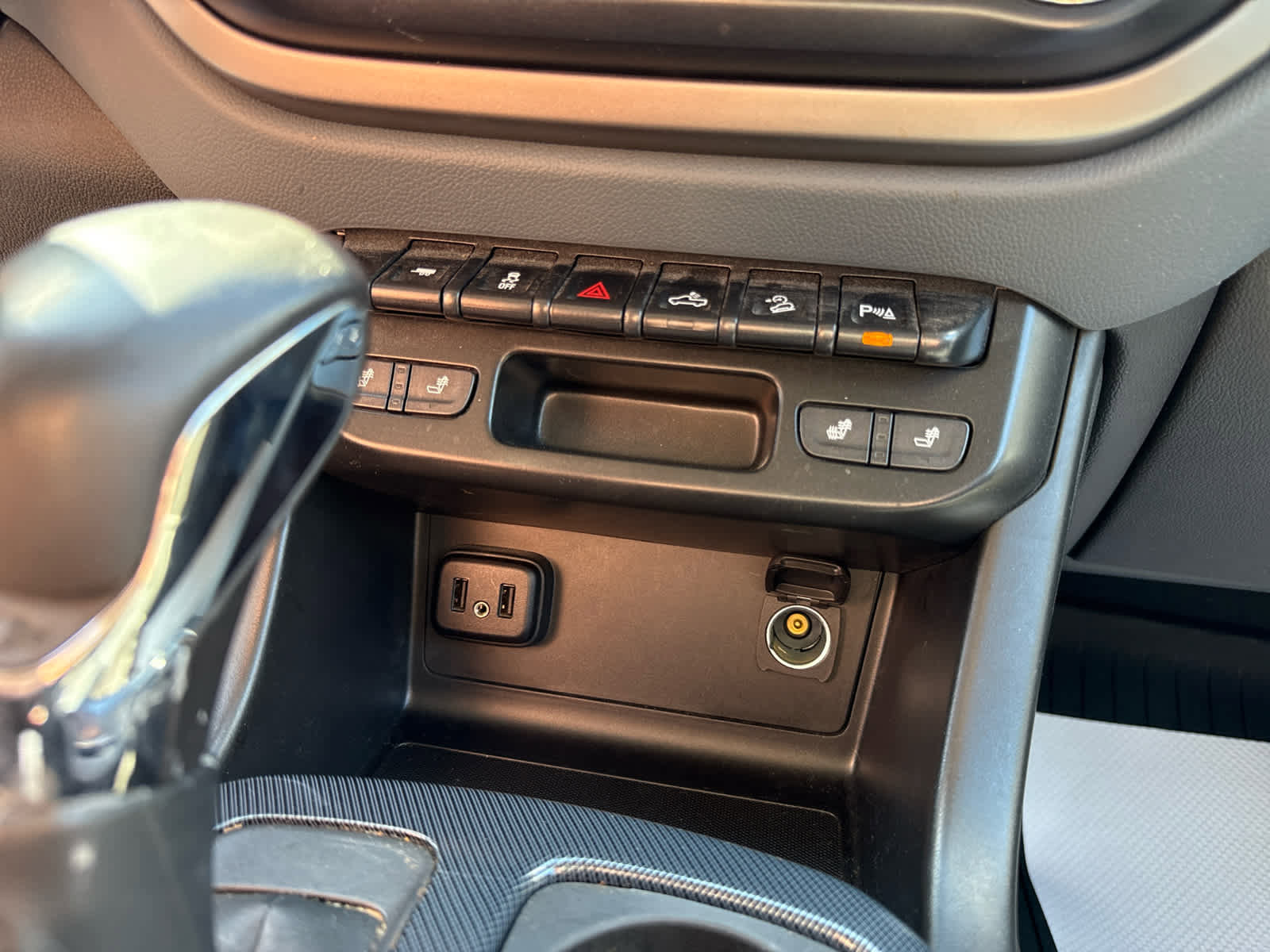 Used 2022 Chevrolet Colorado Z71 w/ LPO, Bed Guard Package image 16