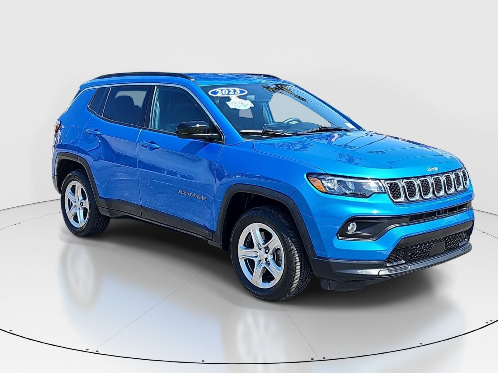 Used 2023 Jeep Compass Latitude AWD/4WD image 3