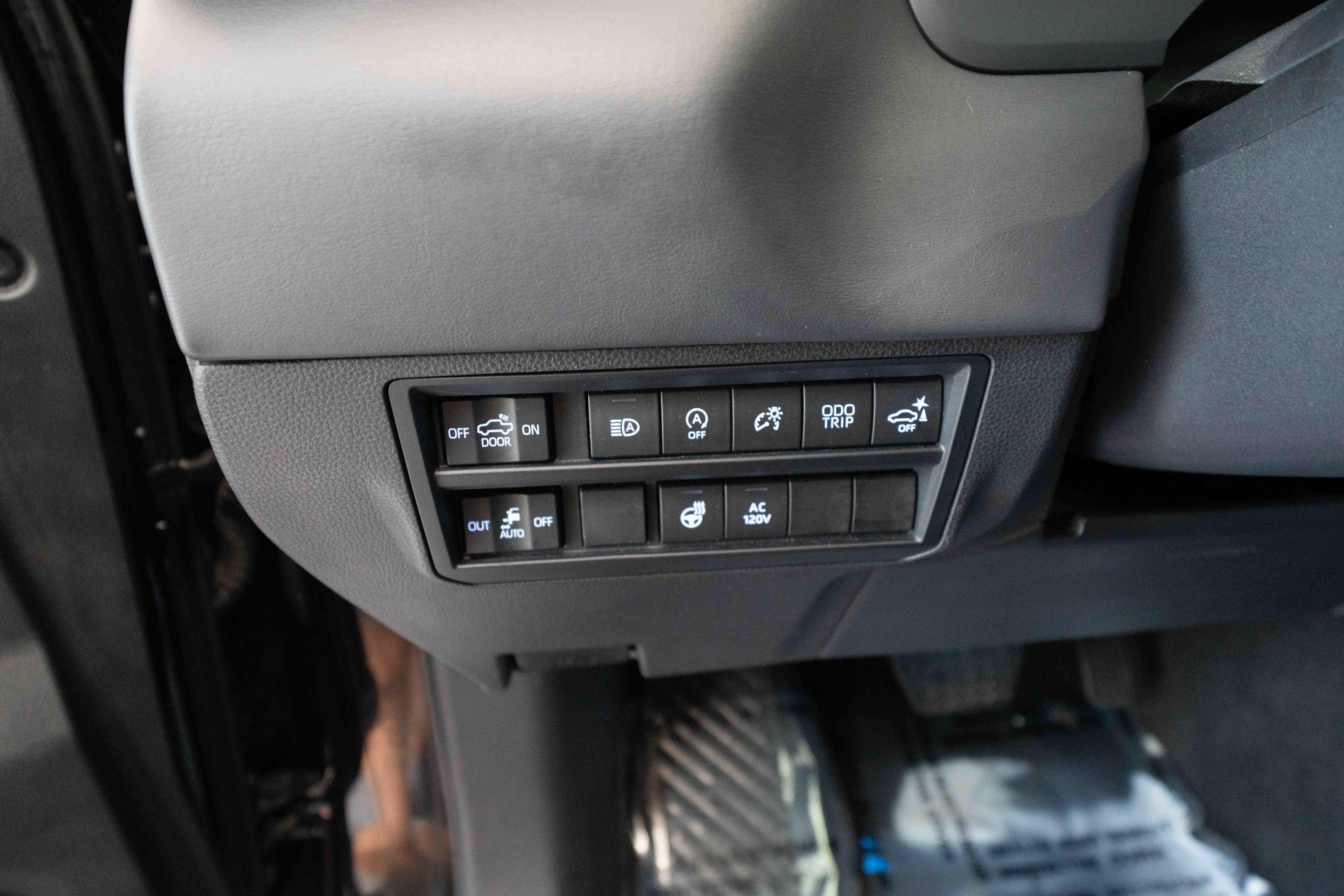 Used 2022 Toyota Tundra Platinum w/ Advanced Package AWD/4WD image 11
