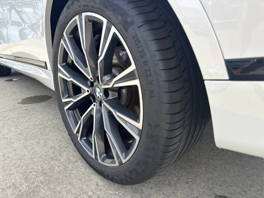 Certified 2022 BMW X7 xDrive40i w/ M Sport Package AWD/4WD image 11