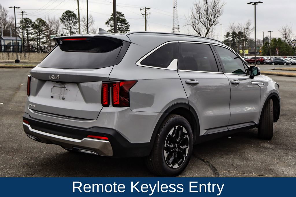 Used 2025 Kia Sorento S w/ Panoramic Sunroof Package image 8