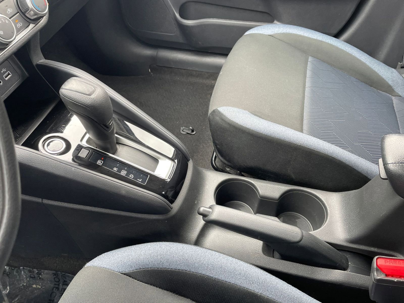 Used 2025 Nissan Versa SV image 40