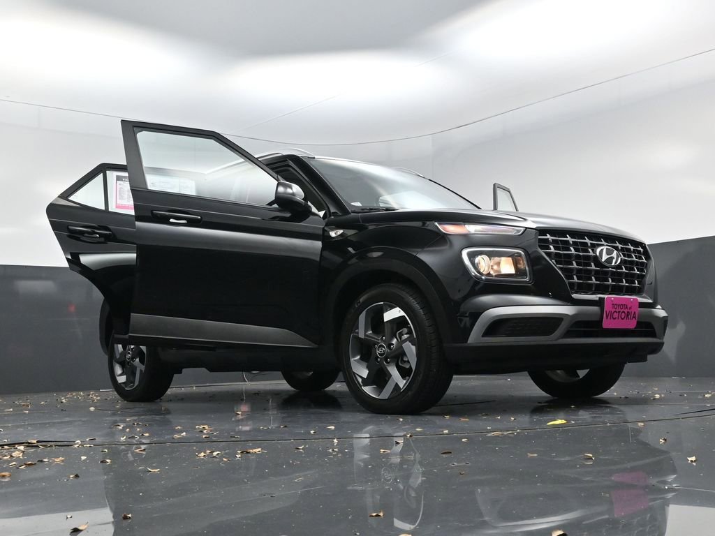 Used 2025 Hyundai Venue SEL image 28