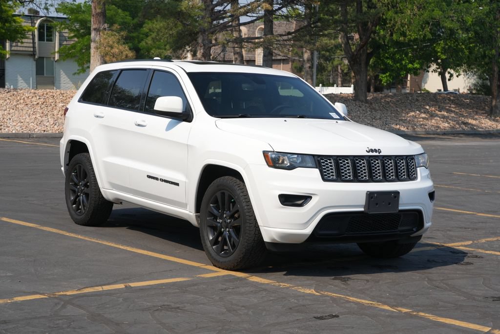Used 2019 Jeep Grand Cherokee Altitude AWD/4WD image 7