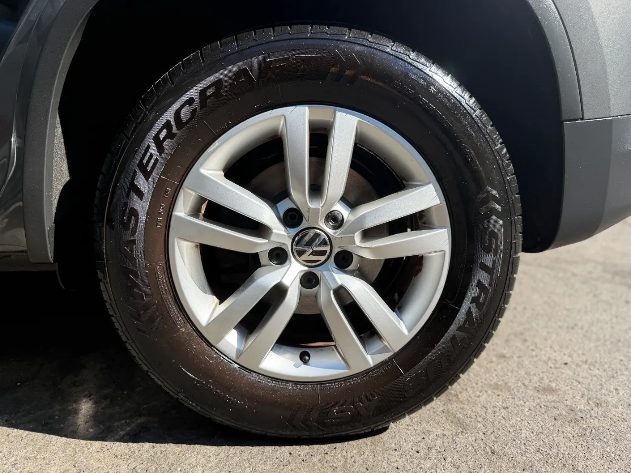 Used 2012 Volkswagen Tiguan LE FWD image 47