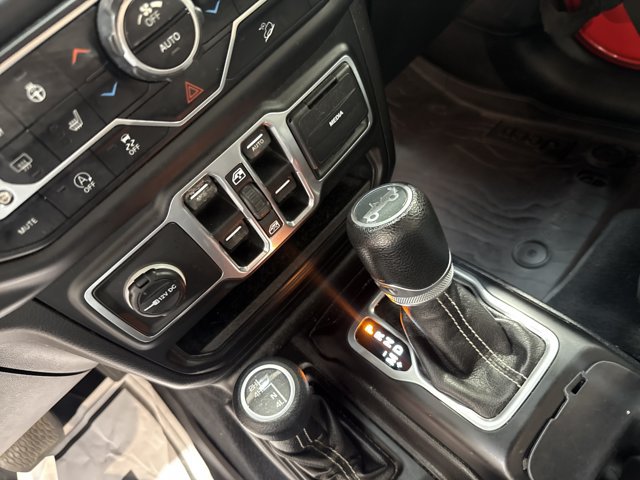 Used 2018 Jeep Wrangler Unlimited Sahara w/ Cold Weather Group AWD/4WD image 24