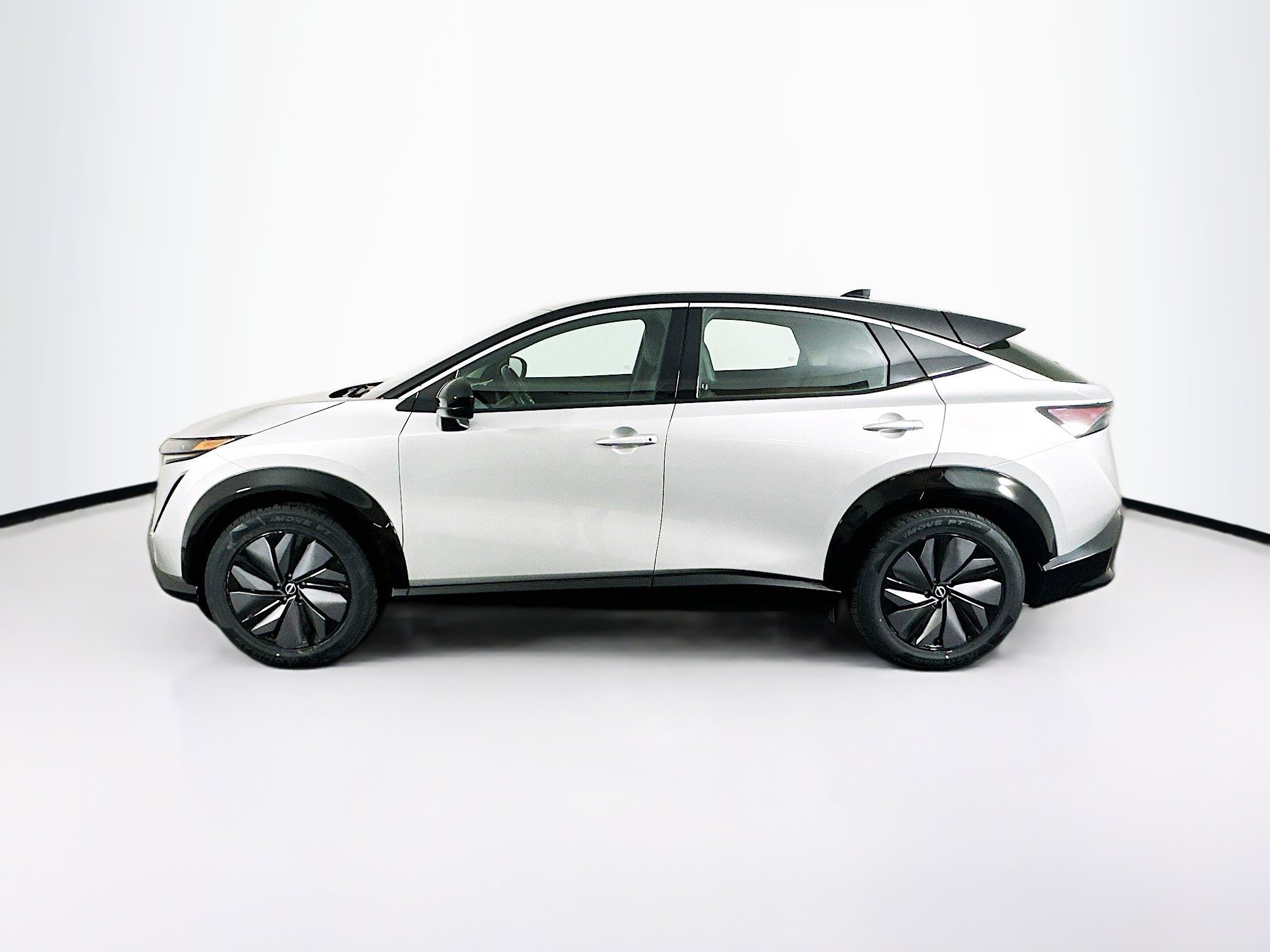 Used 2023 Nissan Ariya FWD image 4