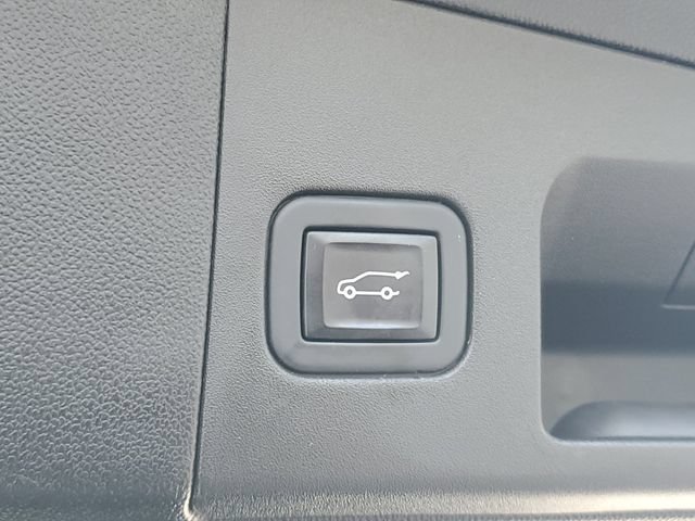 Certified 2022 Cadillac XT5 Premium Luxury w/ LPO, Floor Liner Package AWD/4WD image 10