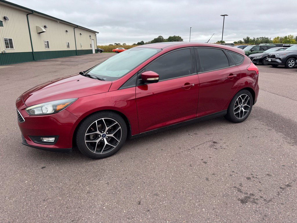 Used 2017 Ford Focus SEL w/ Cold Weather Package FWD image 4