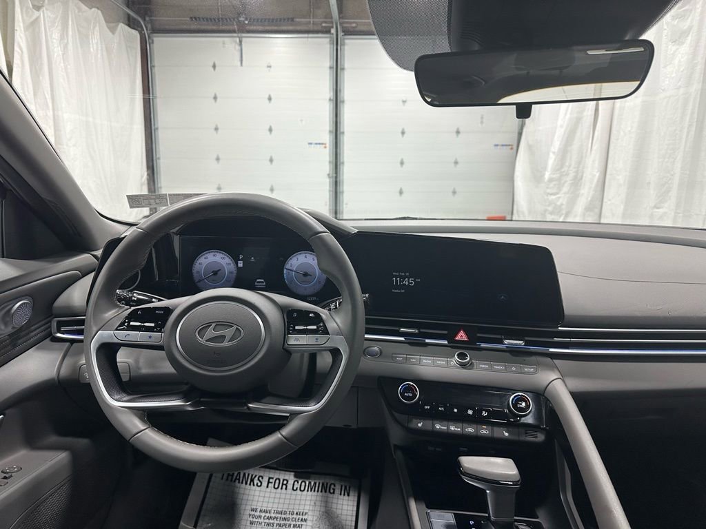 Used 2025 Hyundai Elantra SEL image 16