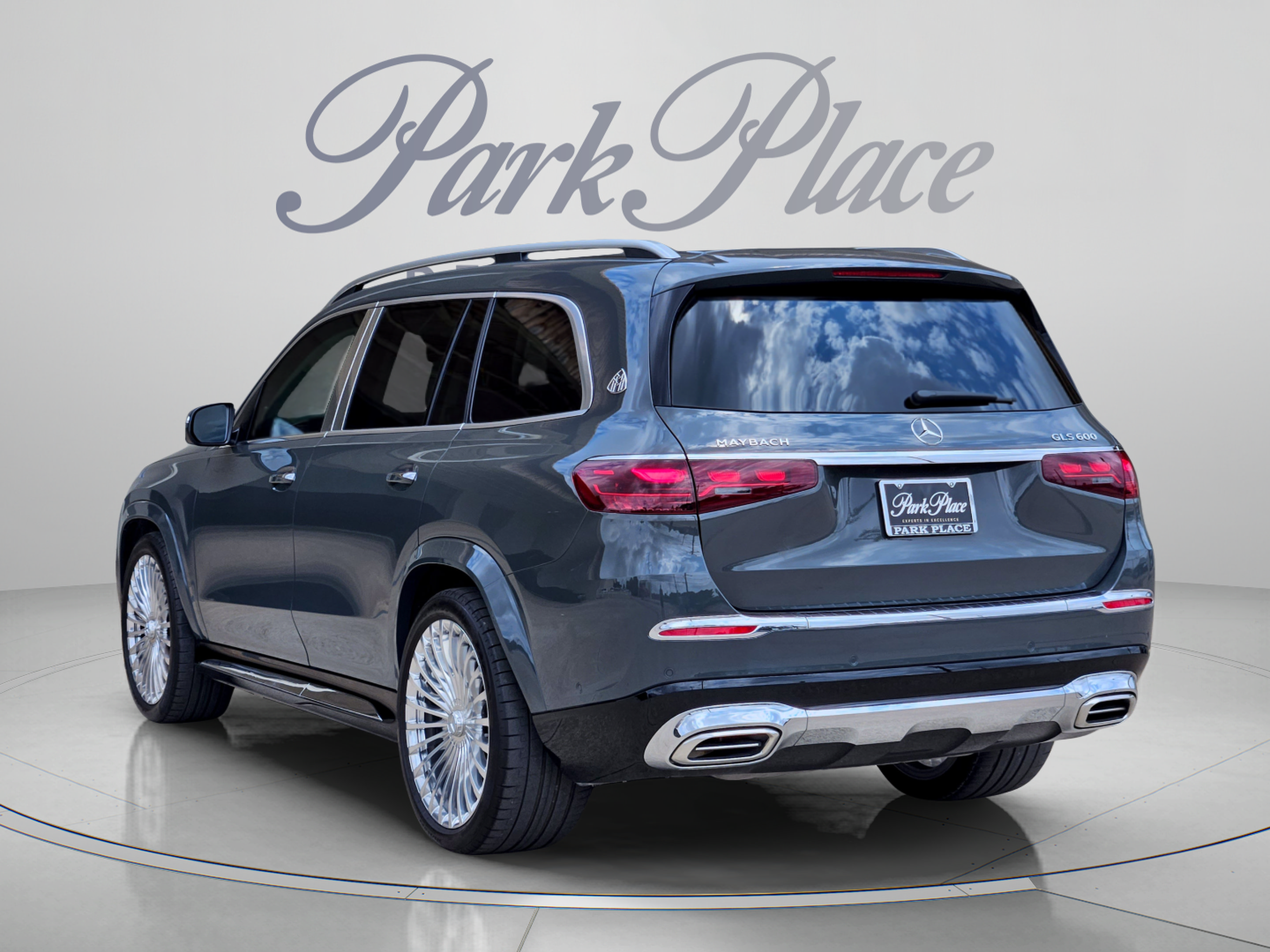 Used 2025 Mercedes-Benz Maybach GLS 600 4MATIC image 3