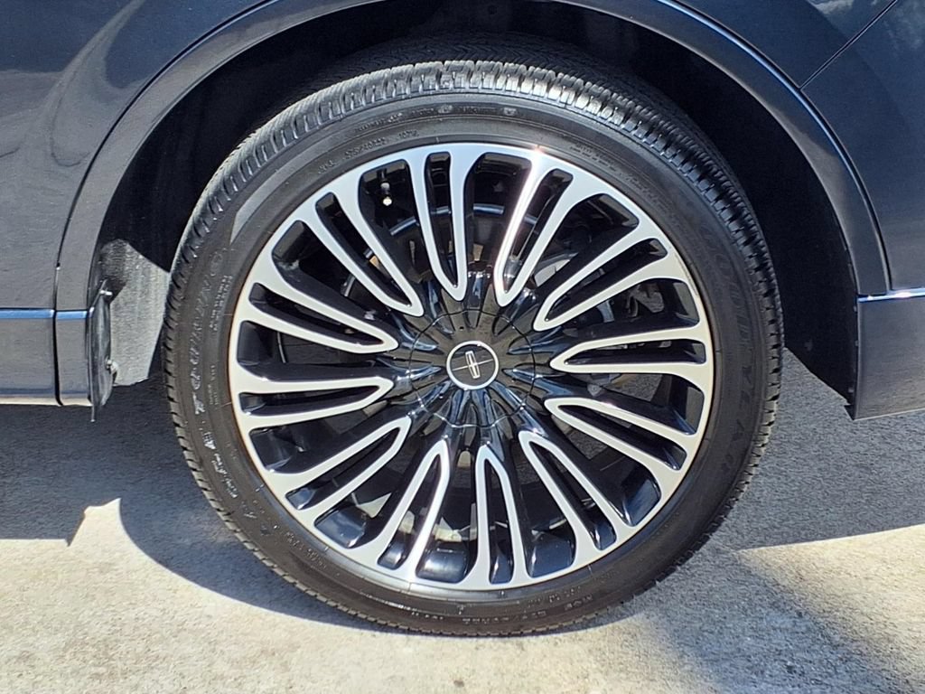 Certified 2023 Lincoln Aviator Black Label w/ Class IV Trailer Tow Package AWD/4WD image 27