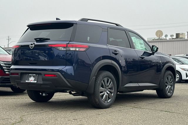New 2025 Nissan Pathfinder SV w/ Black Appearance Package image 4
