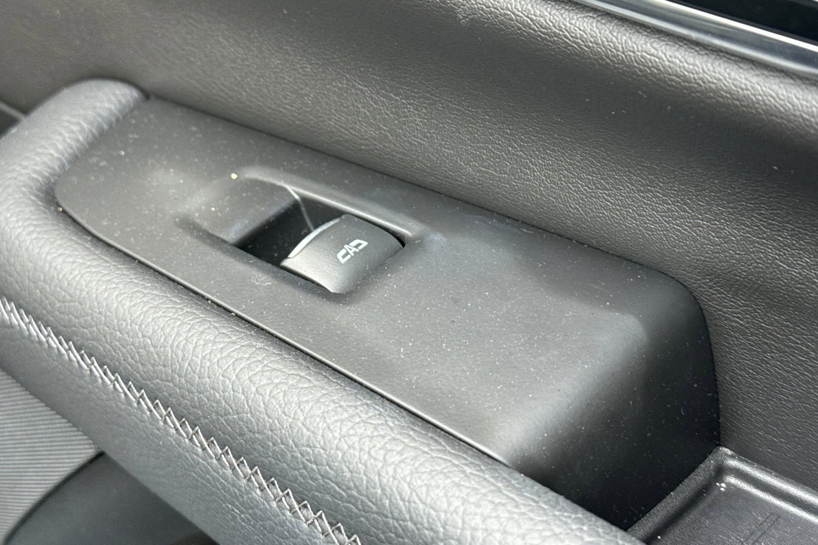 Used 2025 GMC Yukon Denali image 22