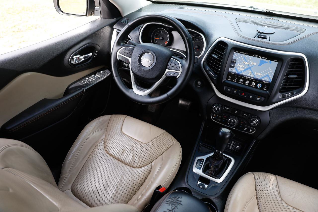 Used 2015 Jeep Cherokee Limited w/ Luxury Group FWD image 21