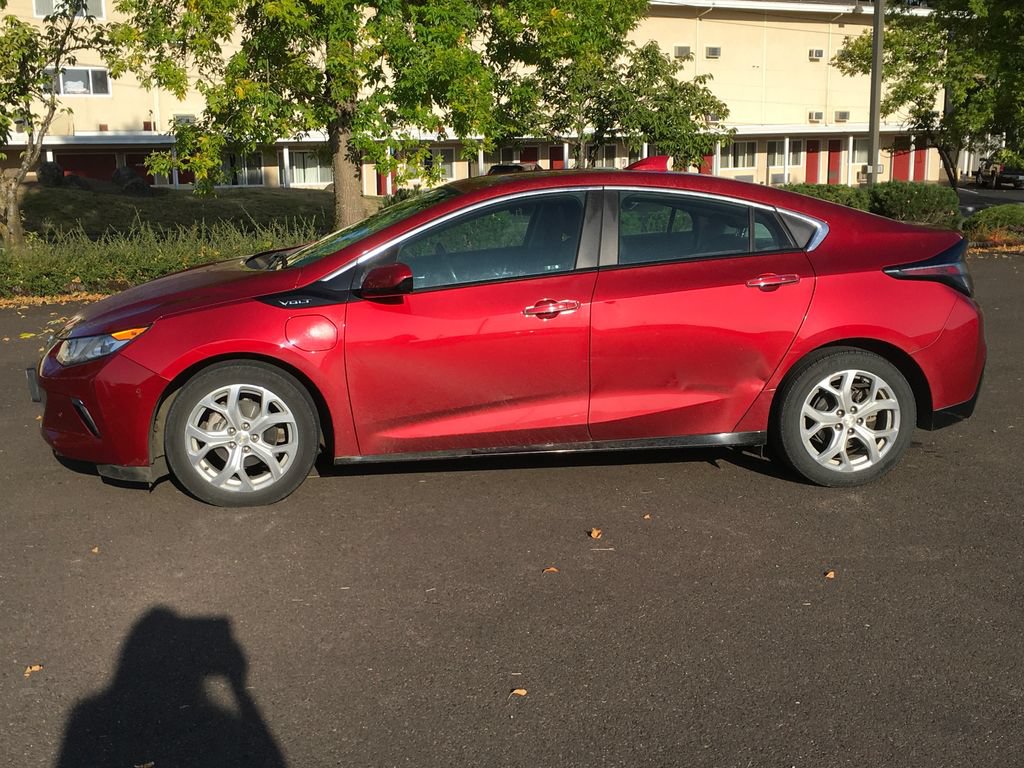 Used 2018 Chevrolet Volt Premier w/ Driver Confidence Package FWD image 3