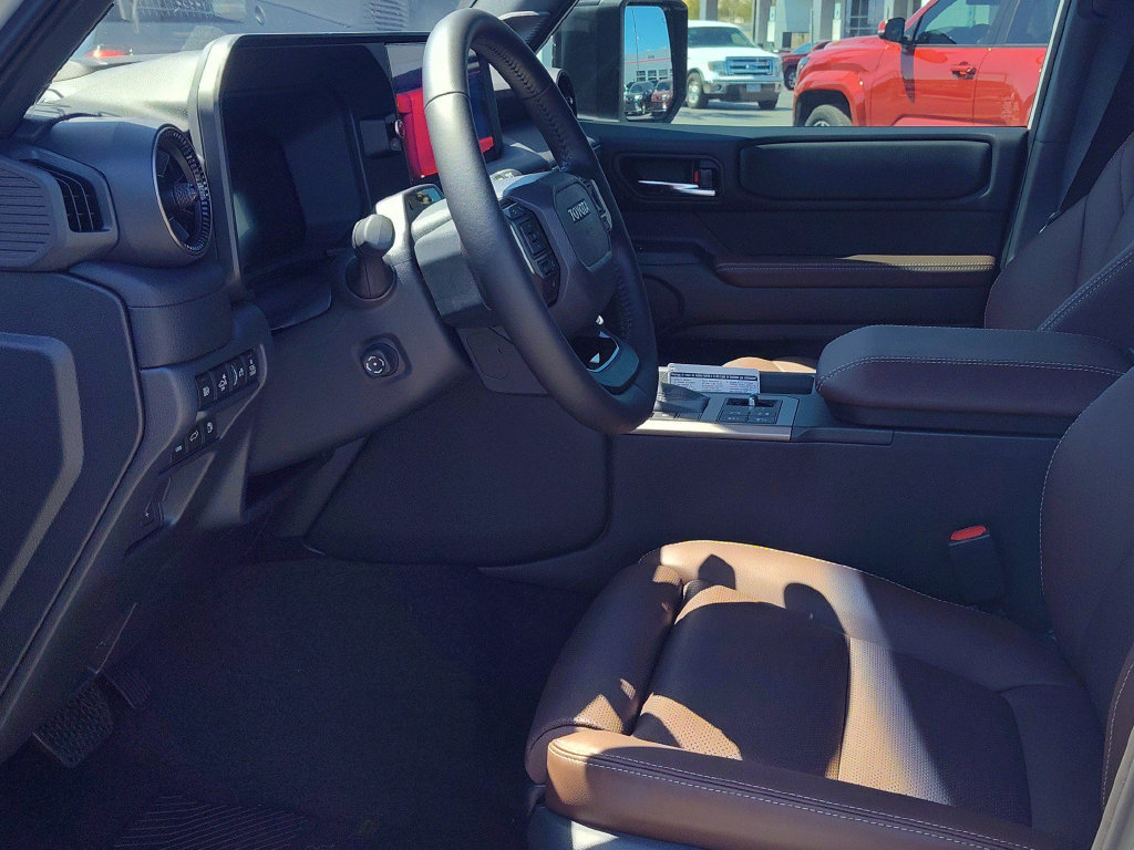 New 2025 Toyota Corolla Cross LE w/ Moonroof Package FWD image 4