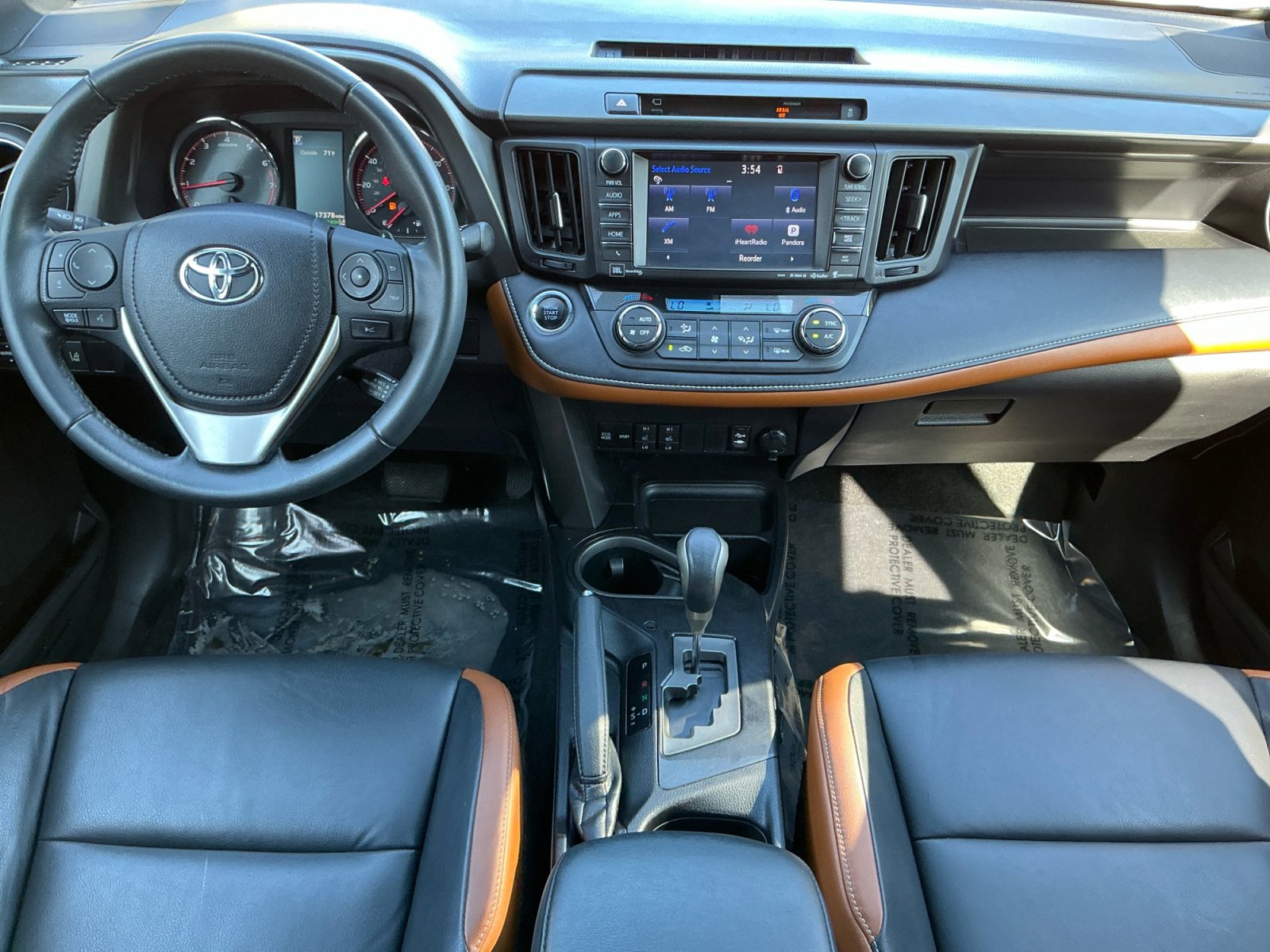 Used 2016 Toyota RAV4 SE w/ Advanced Technology Package image 10