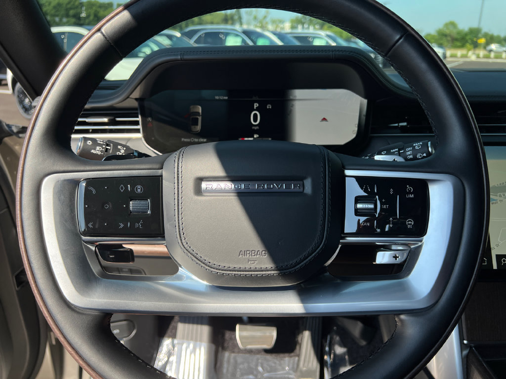 Used 2025 Land Rover Range Rover Long Wheelbase SE AWD/4WD image 19