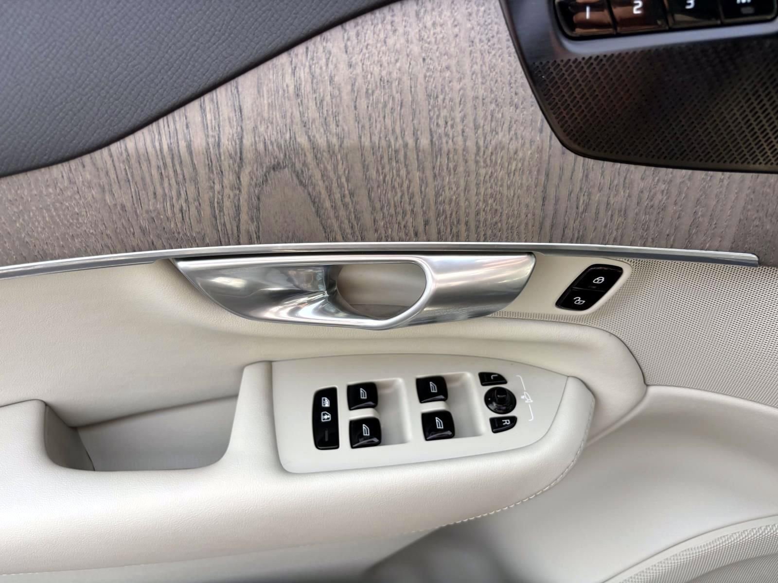 Used 2023 Volvo XC90 B6 Plus w/ Protection Package image 13