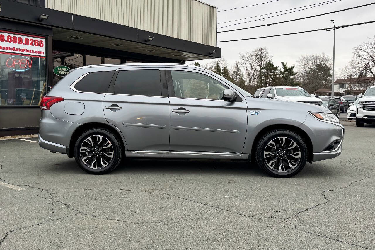 Used 2018 Mitsubishi Outlander GT image 3
