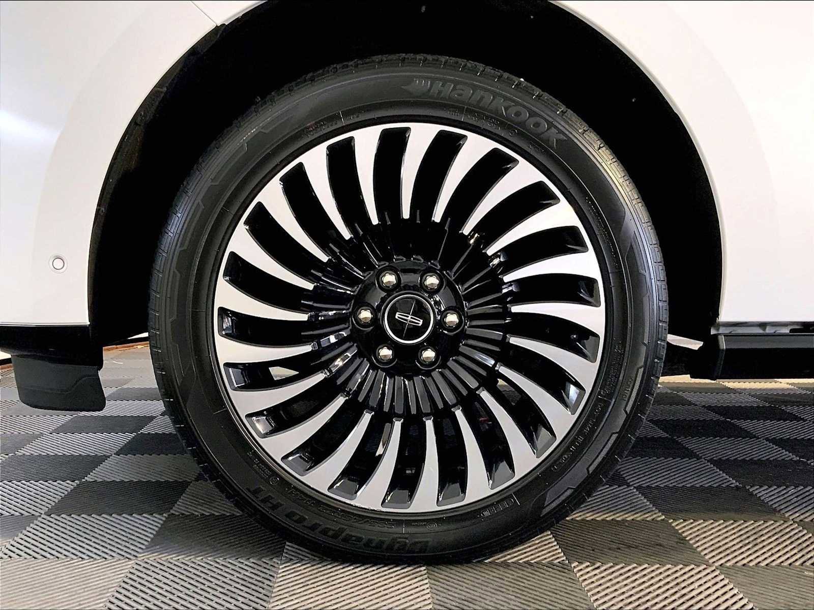 Used 2021 Lincoln Navigator Black Label AWD/4WD image 11