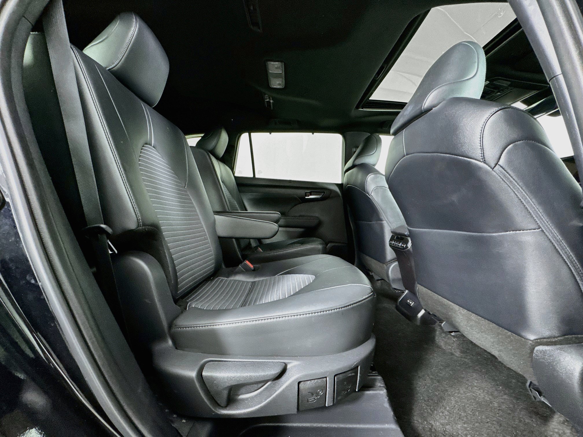 Certified 2025 Toyota Highlander XSE AWD/4WD image 28