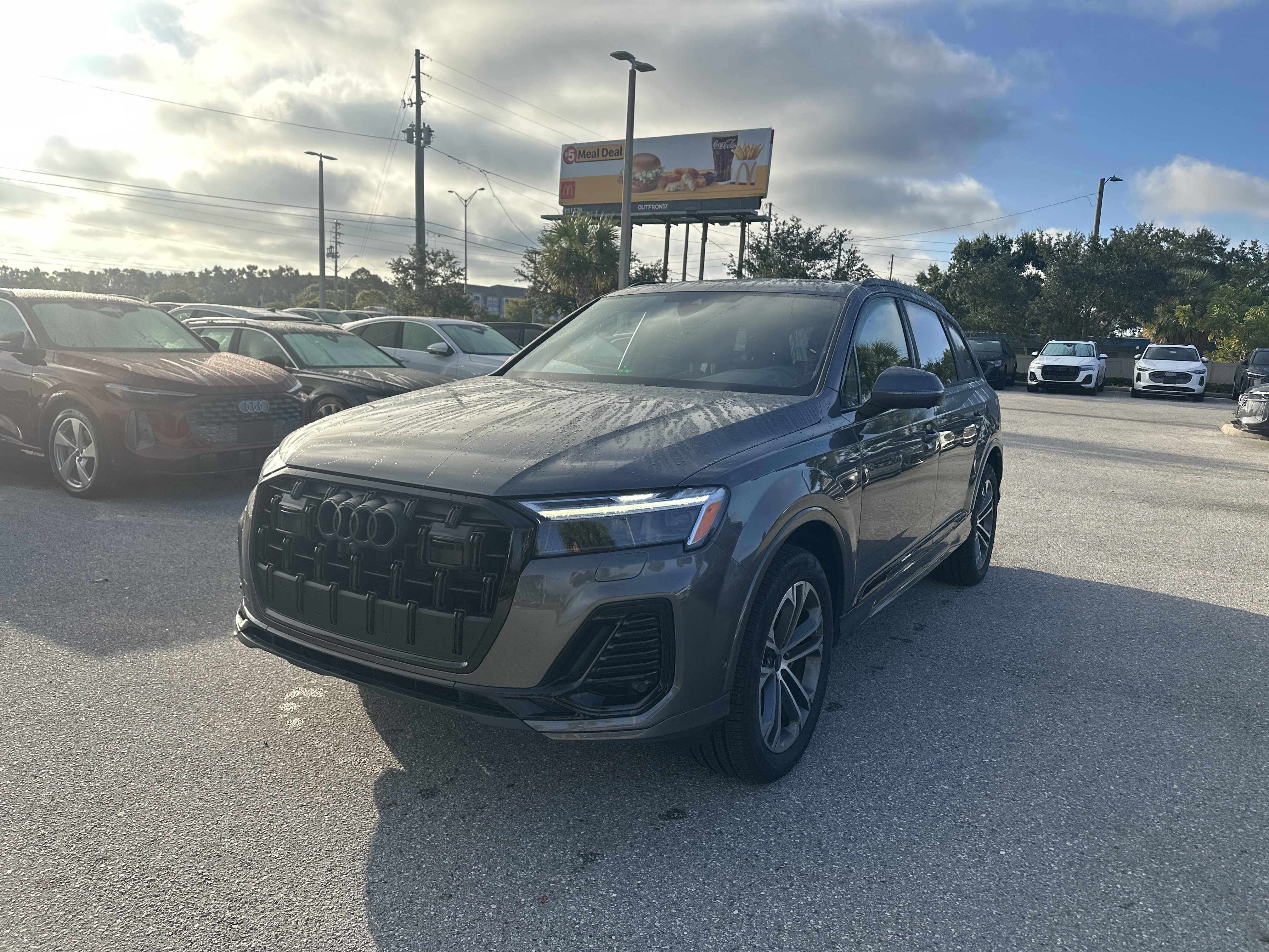 Used 2025 Audi Q7 2.0T Premium w/ Convenience Plus Package image 2