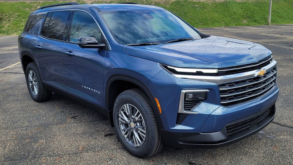 New 2026 Chevrolet Traverse LT image 2