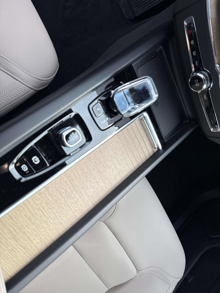 New 2026 Volvo XC60 B5 Plus w/ Climate Package AWD/4WD image 28