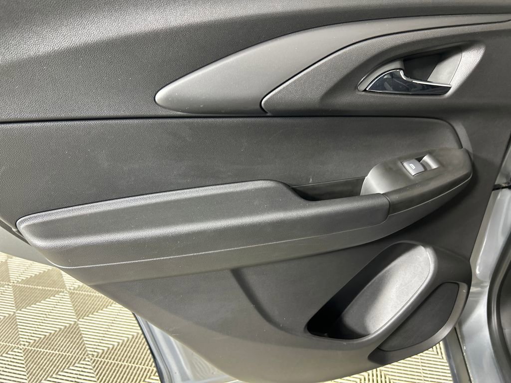 Used 2023 Chevrolet TrailBlazer LT w/ Convenience Package image 16