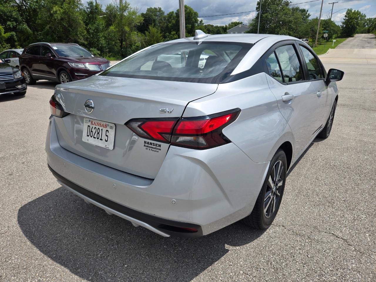 Used 2021 Nissan Versa SV FWD image 5