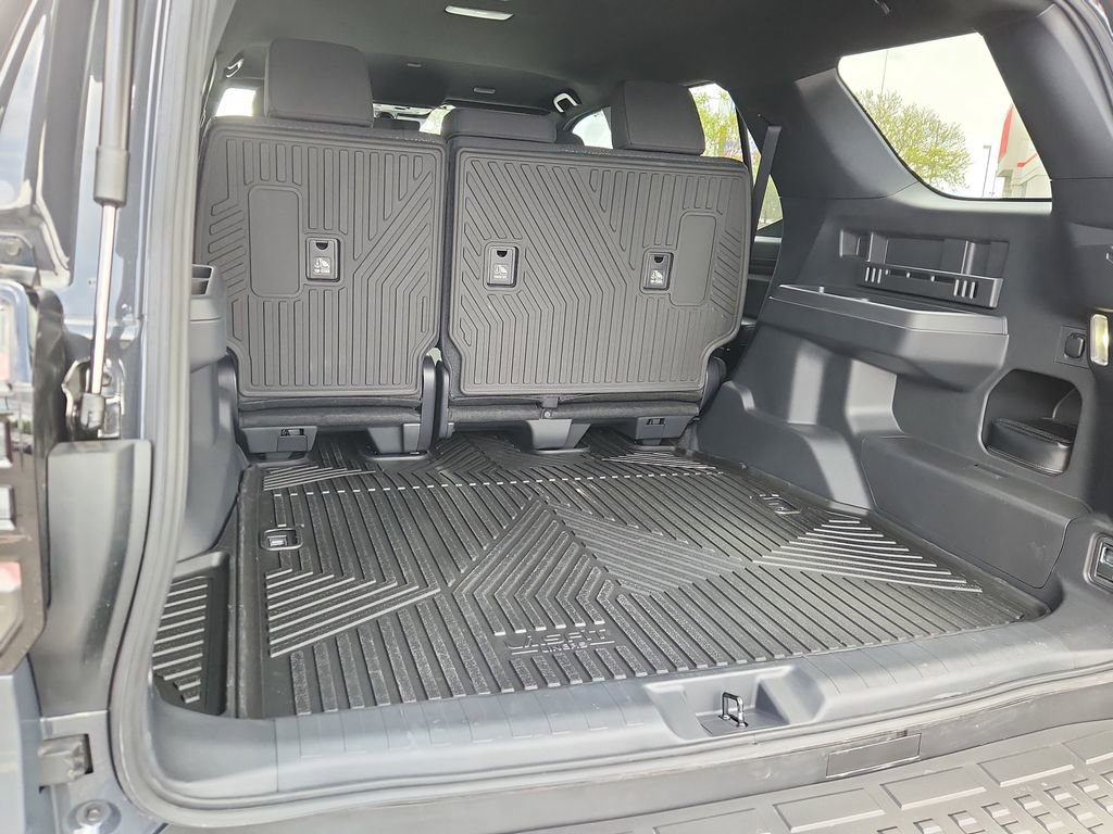 Used 2025 Toyota 4Runner SR5 AWD/4WD image 11